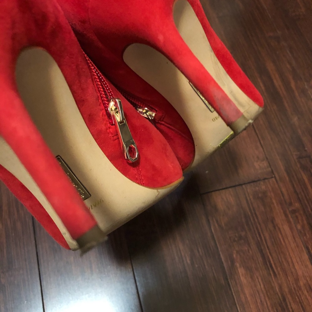 Louise et cie red suade booties with gold details - Picture 8 of 8